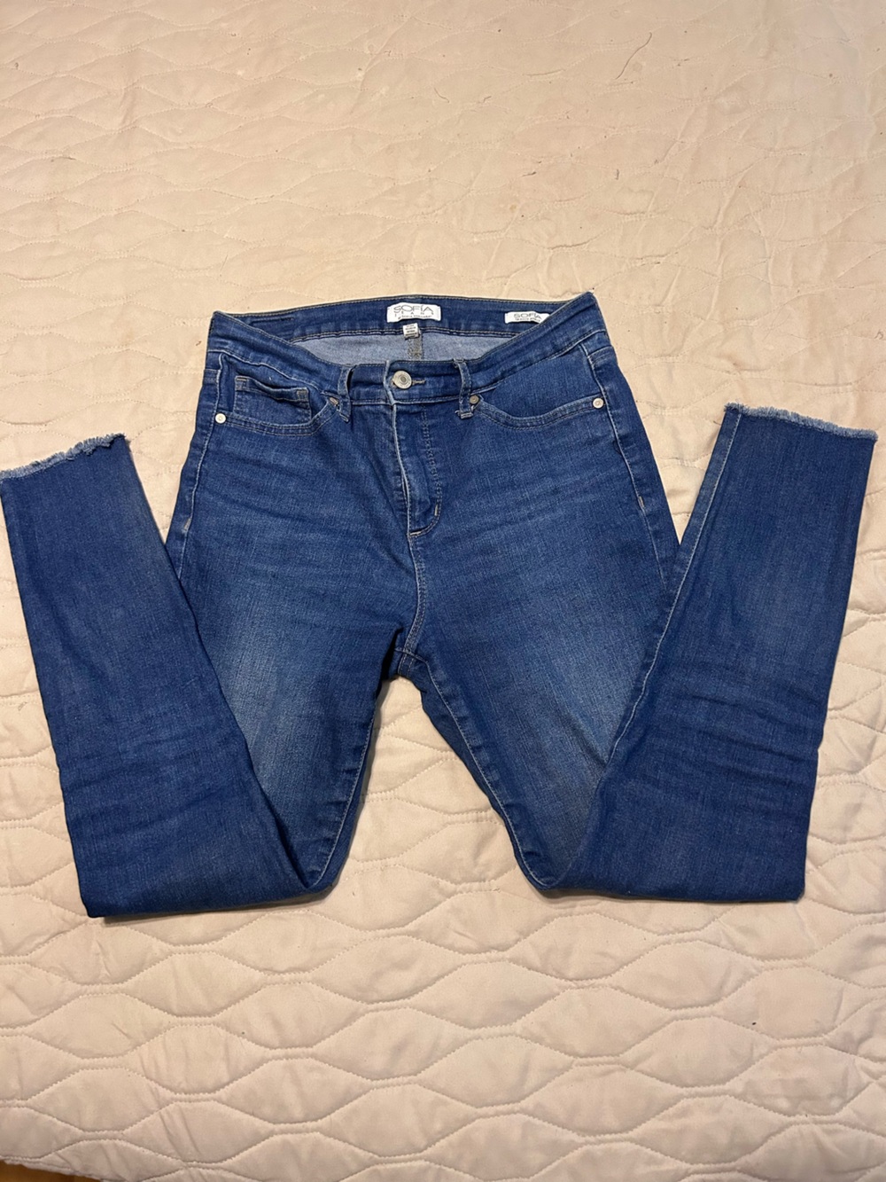 High-Rise Dark Blue Skinny Jeans with Frayed Hem